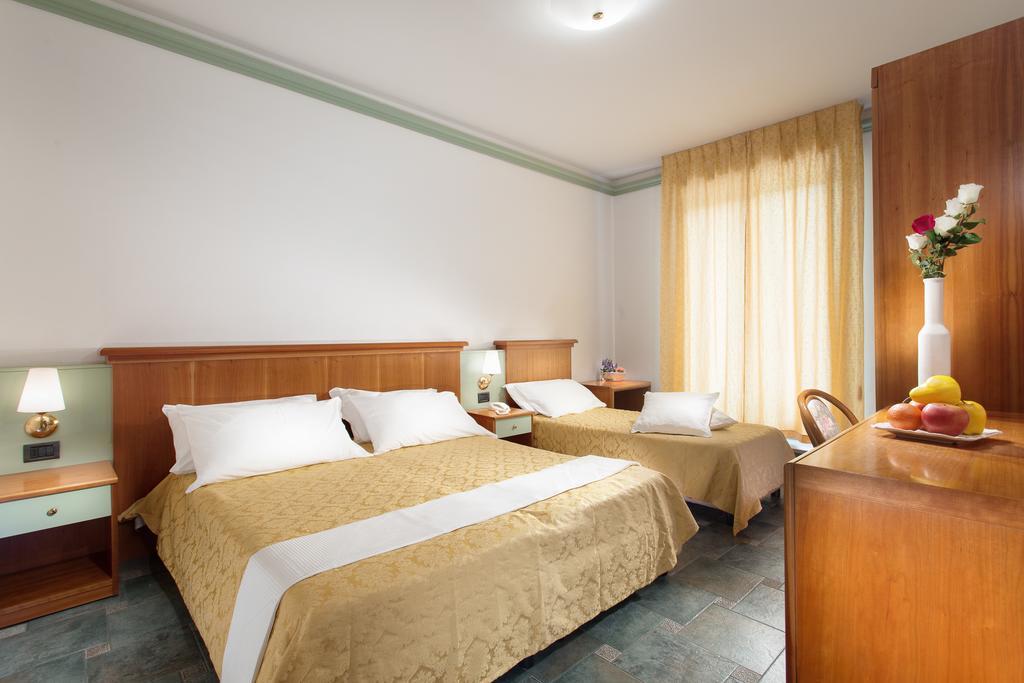 Hotel Zeus Cesenatico Quarto foto